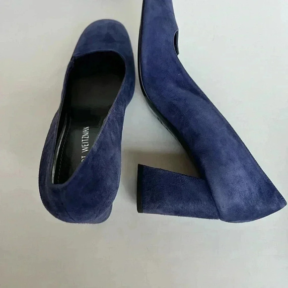 Stuart Weitzman Suede Round Toe with Pinkie Toe Extension - Picture 6 of 9
